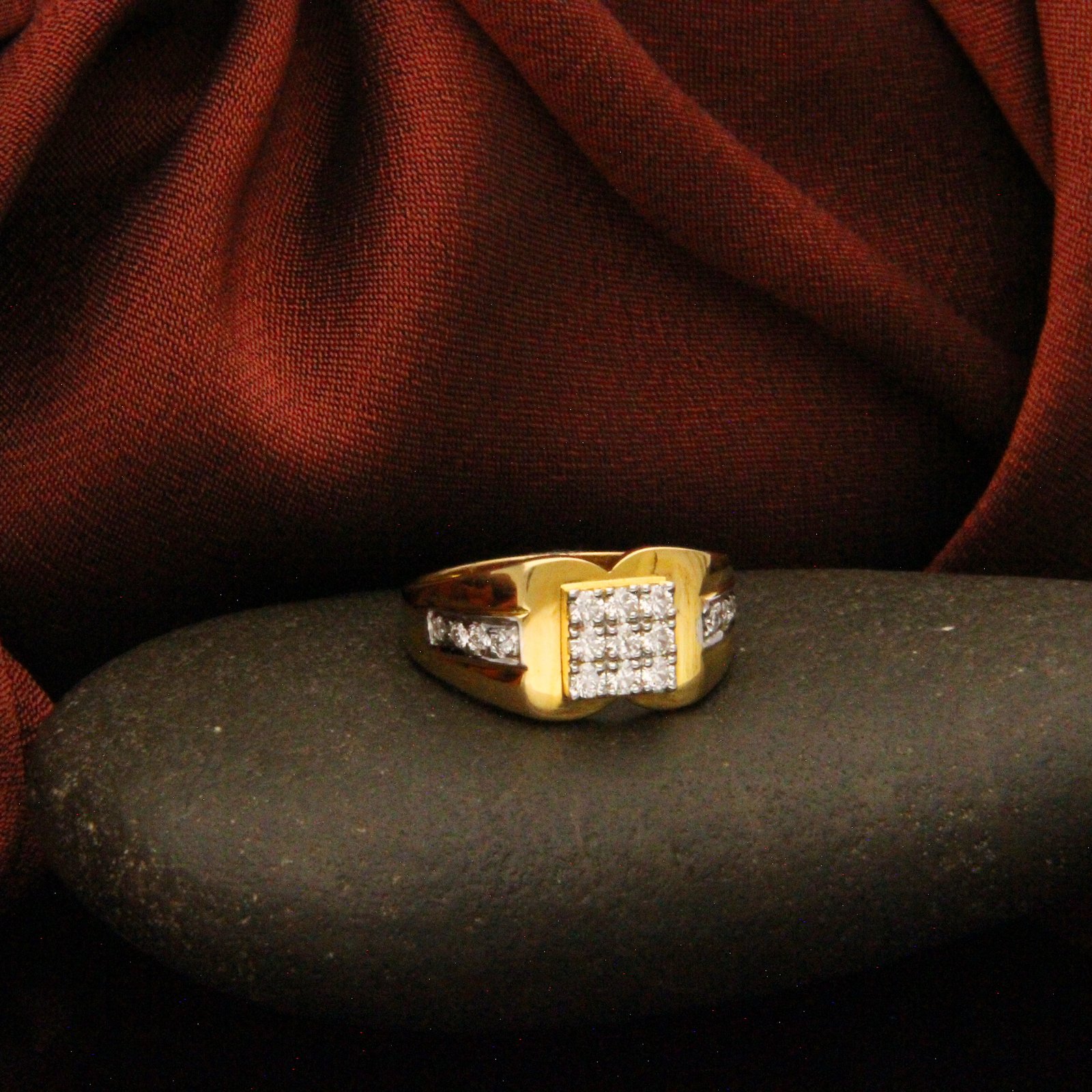 DIAMOND RING